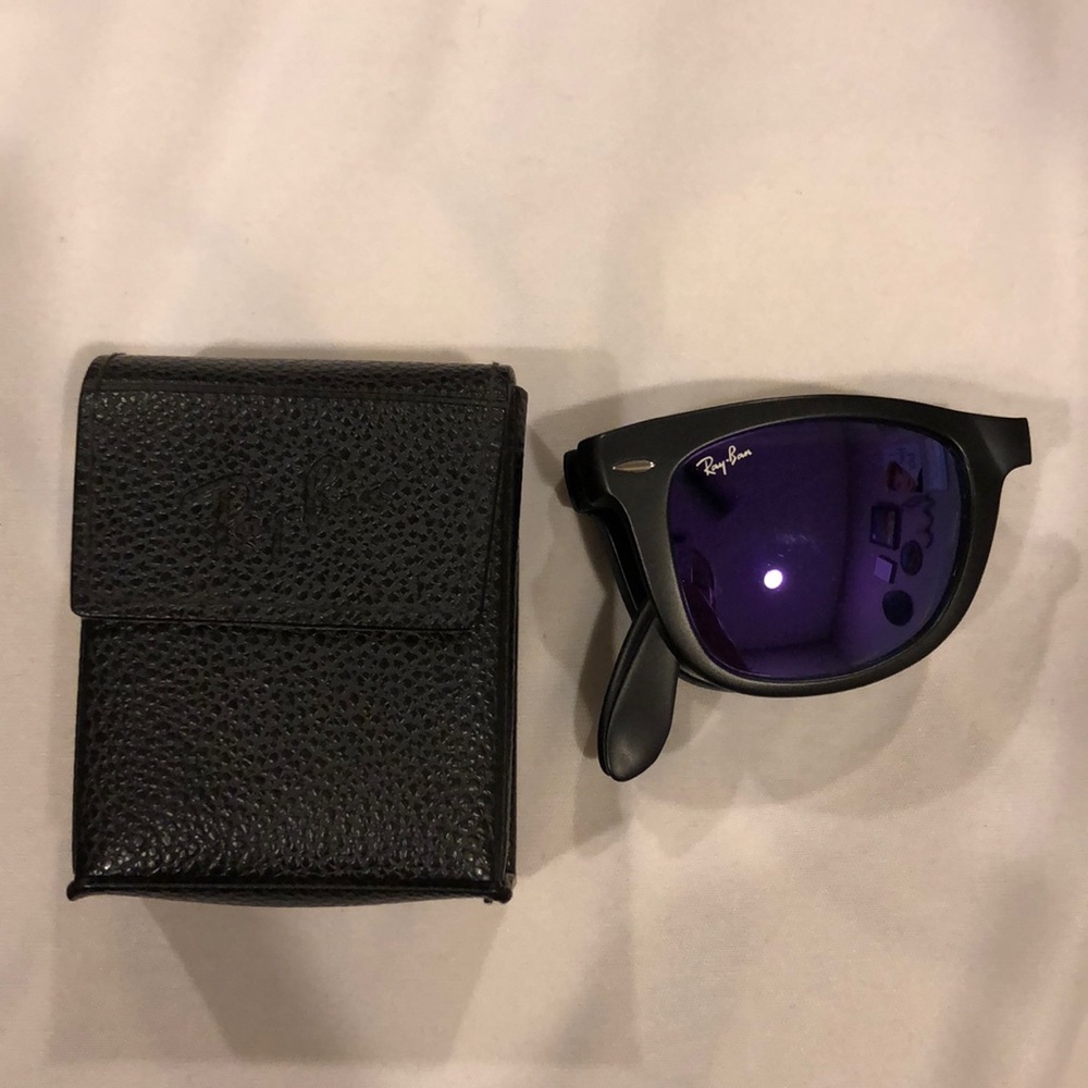 Black framed way-fare Ray Bans